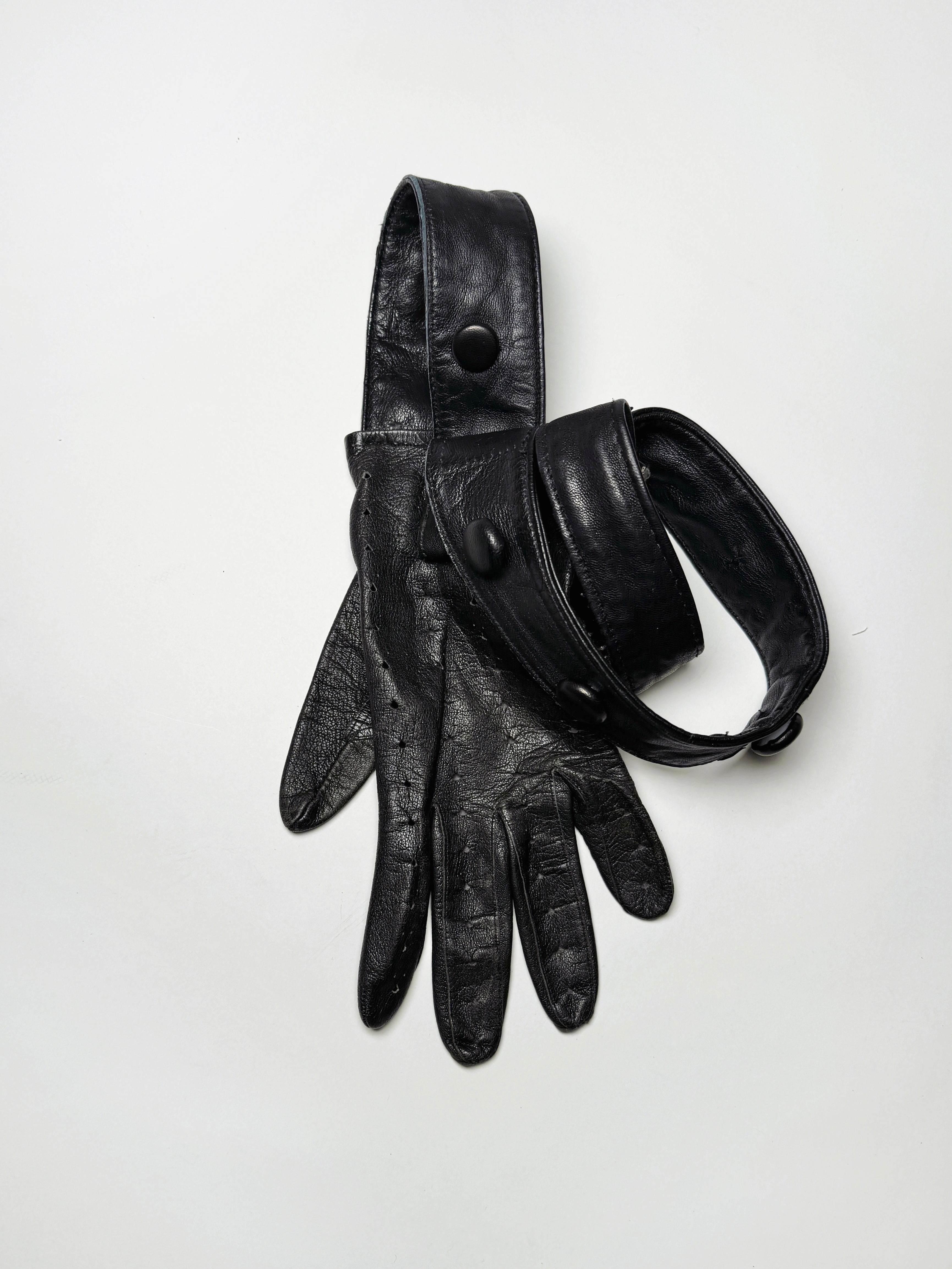 LEATHER GLOVES