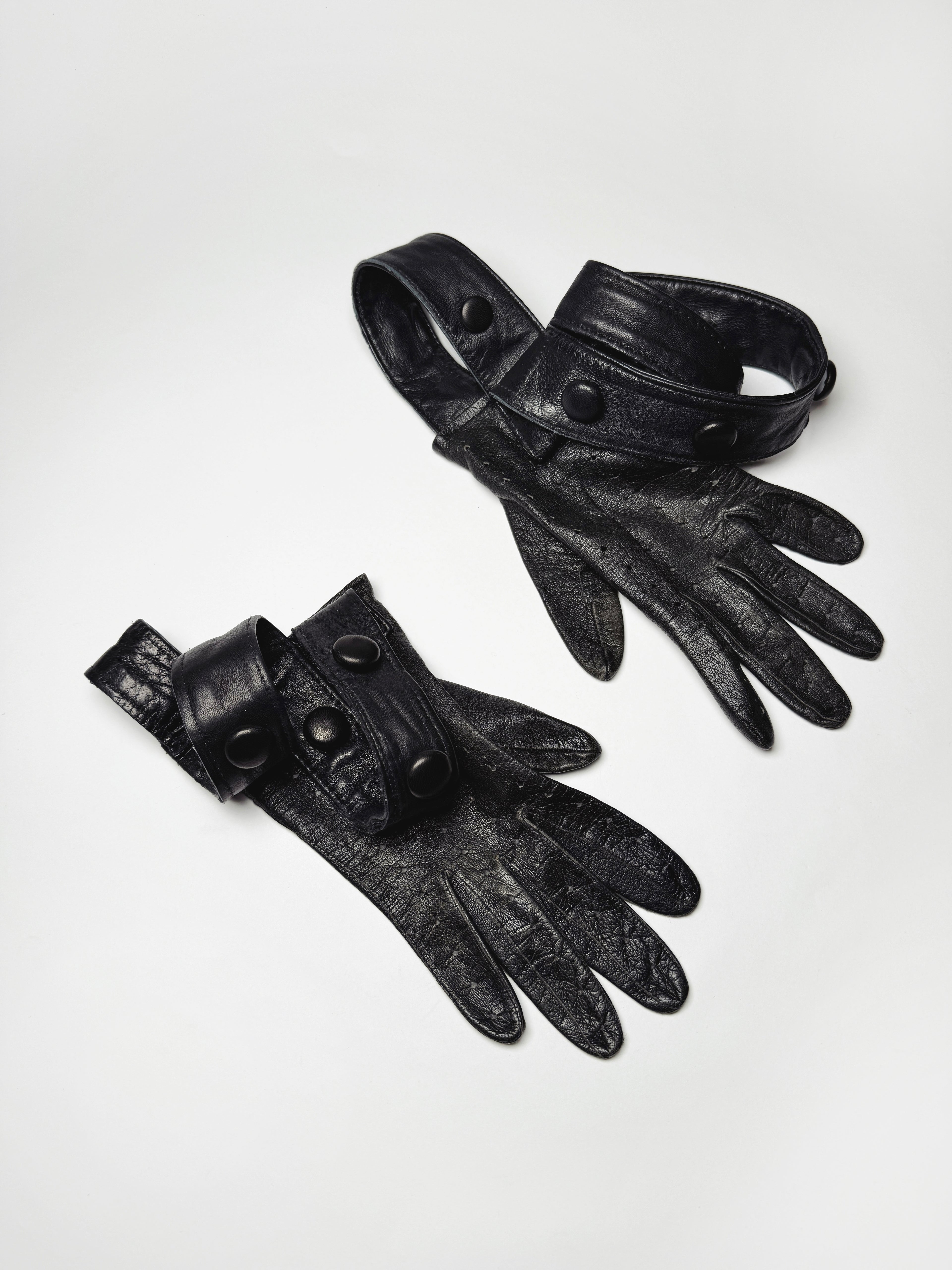 LEATHER GLOVES